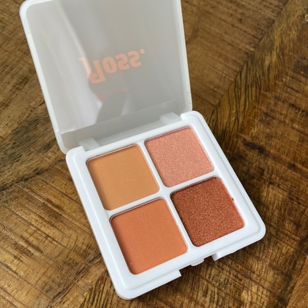 FLOSS Eyeshadow pallet